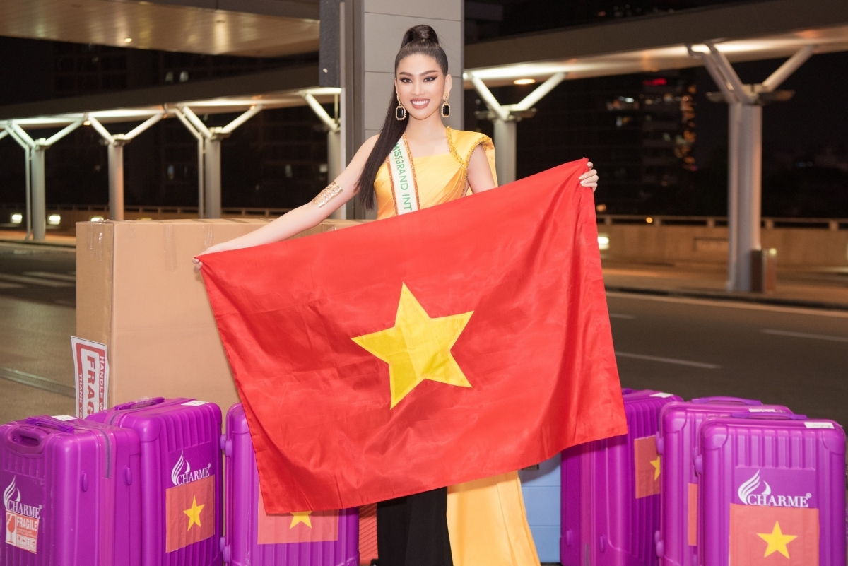 Ngoc Thao leaves for Miss Grand International 2020
